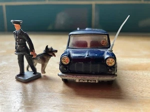 CORGI AUSTIN MINI POLICE VAN WITH POLICE FIGURE, LEAD AND DOG. VERY GOOD - Picture 1 of 10