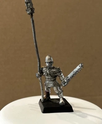 Warhammer 40K Imperial Guard Praetorian Standard Bearer - Metal OOP — 第 1/4 张图片