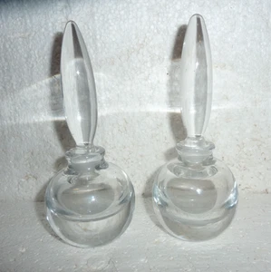 2 botellas de perfume decorativas MCM vintage con tapones de vidrio transparente - Imagen 1 de 3