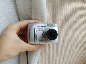 š„Olympus Camedia C-370 Silver 3.2MP digital compact cameraš„WORKing CHEAPš„ - Picture 1 of 6