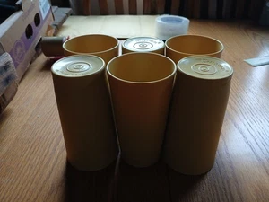 6er Set Vintage Tupperware Kunststoff Becher Becher 12 Unzen Ernte Gold sehr guter Zustand - Bild 1 von 3