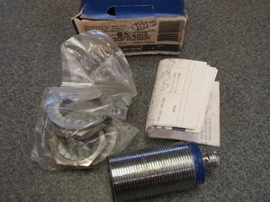TELEMECANIQUE XS1M30FA260K INTERRUTTORE DI PROSSIMITÀ *NUOVO CON SCATOLA* - Foto 1 di 1