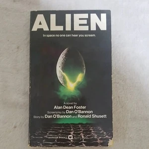 FLASH GORDON ALIEN AND CLOSE ENCOUNTERS VINTAGE PAPAERBACK LOT - Picture 1 of 3