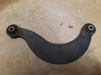 Brazo de control superior del pasajero trasero derecho Volvo C70 2006-2013 OEM Foto 1 de 3