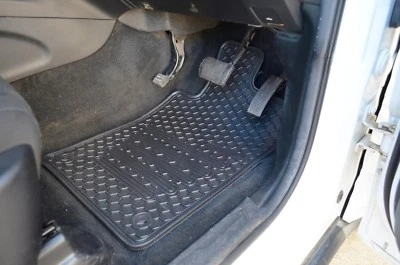 Rugged Rubber Floor Mats Tailored for Jeep Grand Cherokee WK 2011-21 OEM shape - image 1 of 4