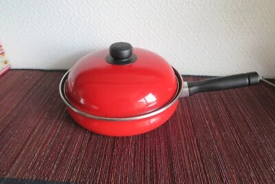 LARGE 1980's LIDDED ENAMEL FRYING PAN - UNUSUAL SHAPE - RED - LOOK - Image 1 of 4