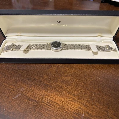 Relógio de pulso feminino Bijoux Terner tom prata mostrador preto com gema feminino - Imagem 1 de 4