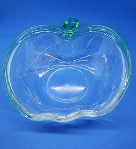 Cuenco grande de vidrio verde claro con forma de manzana con hoja grabada - Imagen 1 de 5
