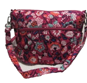 Nuevo Bolso Bandolera Convertible Vera Bradley Go Ahead en Bloom Berry R$109 - Imagen 1 de 9