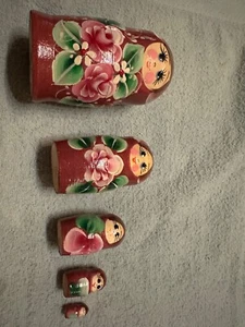 puce nesting doll with green, pink, red and white accents - Bild 1 von 5