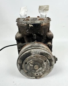 Vintage Volkswagen Type 4 Air Conditioner AC Compressor  - Picture 1 of 6