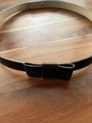 Hobbs Bow Detail Black Patent Leather Medium Width Belt, Size M - Image 1 of 4