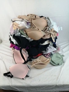 Job Lot 8.5 KG of Womens BRAS Mixed Sizes and Styles Various Brands - Bild 1 von 15