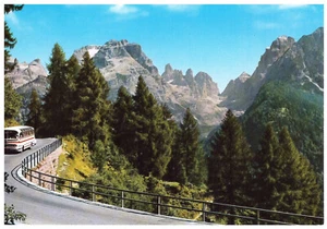 Bellissimo Autobus Turistico AT Strada Verso Madonna di Campiglio, Italia - Foto 1 di 3
