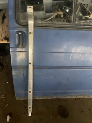 VW T4 TRANSPORTER 1993 1.9 D 1X LEFT SLIDING DOOR GUIDE RAIL 7D1843871 - Image 1 of 3