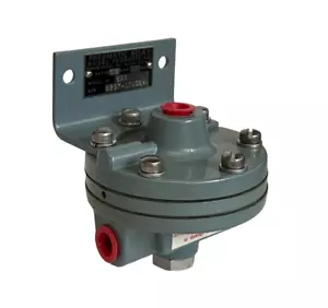 NEW MOORE PRODUCTS CO. 66BA4 / 4297-114S6HI AMPLIFYING PNEUMATIC RELAY 4:1 NNB - Picture 1 of 3