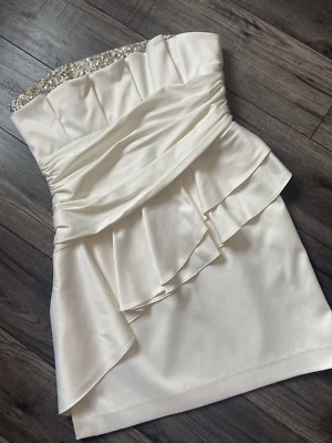 Robe Mini Embellie En Satin Ivoire Taille 14 BNWT - Photo 1/4