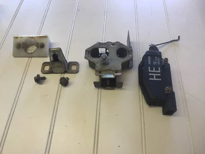 Conjunto de pestillo de camión BMW E28 528i 528e 535i 535is  Foto 1 de 4