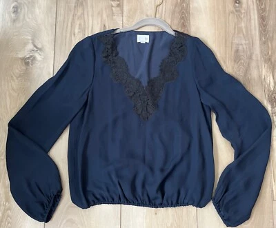 Blusa top de seda Moira azul con encaje negro talla pequeña CAMI NYC para mujer Foto 1 de 4