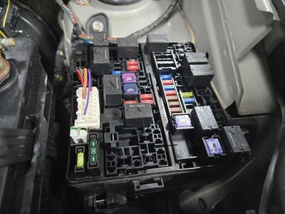 2014 - 2020 MITSUBISHI MIRAGE 1.2 ENGINE FUSE BOX (REAR) OEM 8565A349 - Image 1 of 2