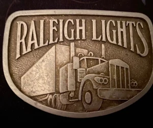 Camión con hebilla de cinturón de latón para camionero de 18 ruedas Raleigh Lights para hombre plataforma grande de colección - Imagen 1 de 6