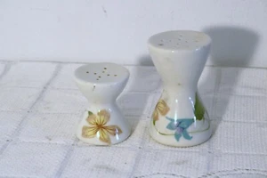 IROQUOIS SLEEPY HOLLOW INFORMAL BEN SEIBEL USA 8-Hole Salt & Pepper Shaker Set - Picture 1 of 4