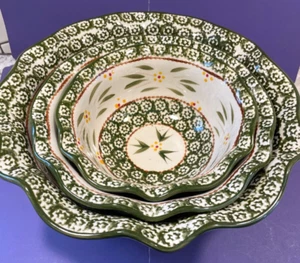 Temptations by Tara Old World Green Three-Piece Scalloped Nesting Bowls EUC - Picture 1 of 9