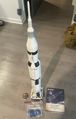 LEGO Ideas: LEGO NASA Apollo Saturn v (92176) - Image 1 of 2