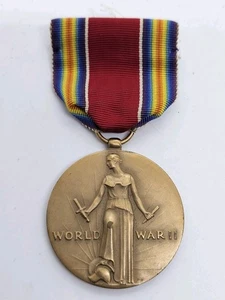 Medaglia vittoria vintage autentica USA SECONDA GUERRA MONDIALE full size con nastro militare USA - Foto 1 di 6