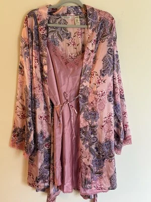 NUEVO CON ETIQUETAS Delicada Bata Rosa Malva Nupcial Borde Encaje Floral Sedoso con Cami Slip XL Foto 1 de 4