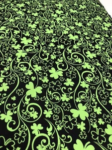 Green Clover Fabric Remnant 18" x 13" Cotton Quilt St. Patrick's Leaf F52 - Picture 1 of 3