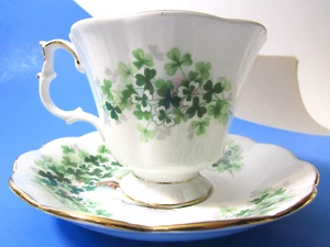 Royal Albert Footed TEACUP & SAUCER Ancestral Series SMERALD ISLE trifoglio - Foto 1 di 9