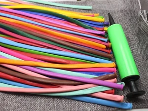 `50 Color Mixto 1,5 gramos Magic Largo Atar Animales Globos Torce Látex Bomba Libre - Imagen 1 de 7