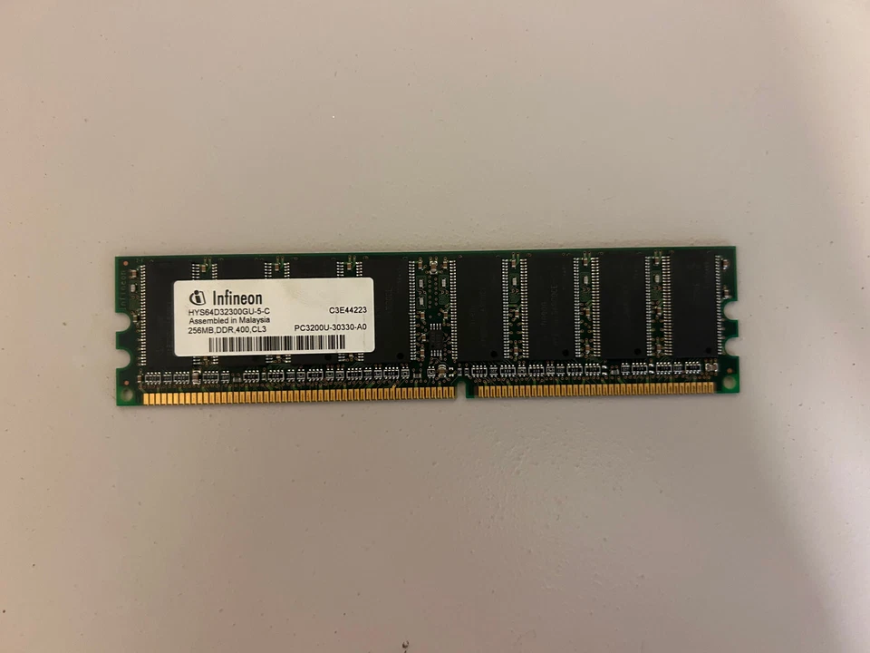 Infineon 256MB HYS64D32300GU-5-C PC3200U-30330-A0 DDR 400MHz CL3  Memory RAM  - Image 1 of 1