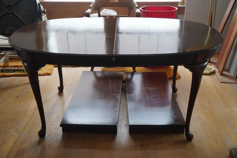 Ethan Allen Queen Anne Style Cherry Oval Expandable Dining Table   VINTAGE 1970s Cover