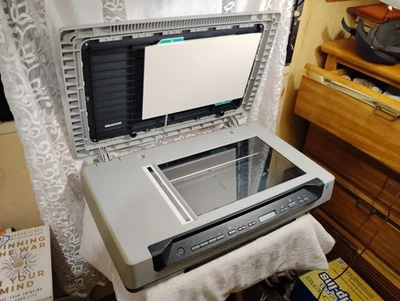 HP ScanJet 8300 Professional Flatbed Scanner Tested and Working - Image 1 of 4