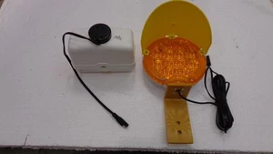Empco 7" LED Barricade Light, Model 212-60 DH Type B, Remote Battery Amber 12V - Picture 1 of 5
