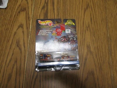 Pontiac Grand Prix 1999 Hotwheels Racing Hotwheels Pit Crew y caja de herramientas Foto 1 de 4