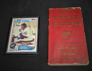 Lawrence Taylor Rookie Card 1982 calcio con dizionario tascabile 1976 - Foto 1 di 12