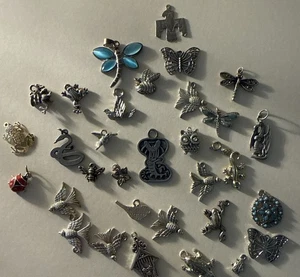 Vintage-Now Lot Of 32 Reptiles  Nature Pendants Charms Craft Jewelry Redesign - Picture 1 of 3