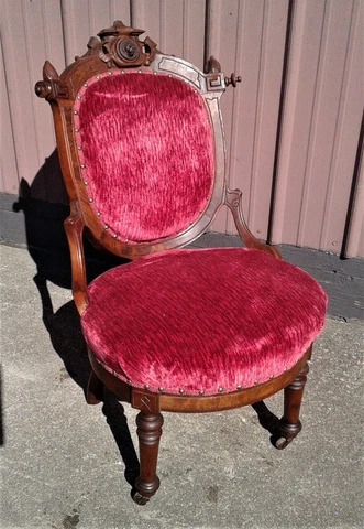 Antique John Jellif Victorian Carved Walnut Red Parlor Chair w Lion Head Bust Cover