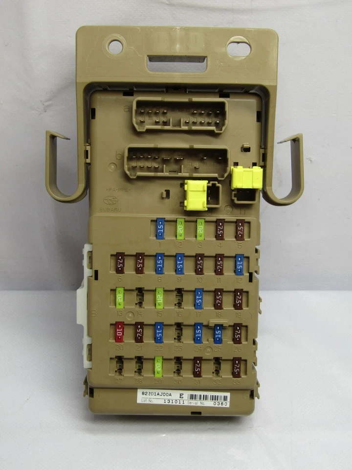 Panel de relé de caja de fusibles Subaru Legacy 2010-2014 OEM 82201AJ00A Foto 1 de 4