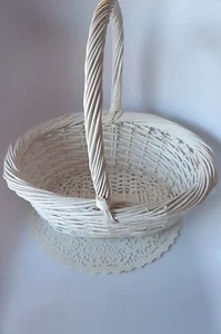NICELY SHAPED OVAL WHITE WOVEN BASKET - Picture 1 of 1