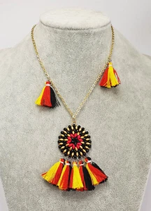 Handmade Halskette mit Quasten schwarz-rot-gold Fußball WM, Deutschland, Belgien - Bild 1 von 3