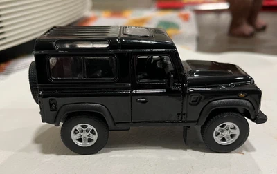 Camión fundido a presión Welly escala 1:38 Landrover Defender modelo retroceso negro Foto 1 de 4