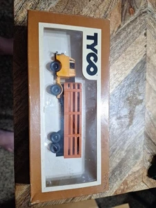 Vintage Tyco HO Scale 1960's Dodge Semi Truck Cattle Car Depot Trailer & Cab - Picture 1 of 5