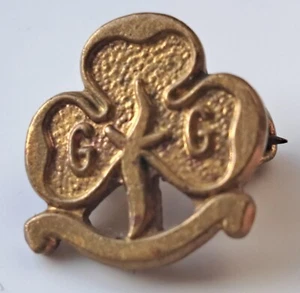 GIRL GUIDES TREFOIL GUILD BRASS TONE PIN BADGE BROOCH ASSOCIATION COLLECTABLE - Picture 1 of 2