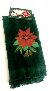 New  Embroidered Dark Green Red POINSETTIA FINGERTIP TOWEL Fringed Xmas Velvet a