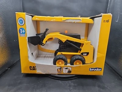 Bruder CAT Caterpillar Skid Steer Loader Box Damage - Image 1 of 4