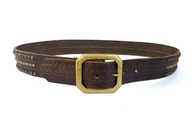 Cinto de couro cravejado de bronze marrom em relevo Joed tamanho 34 - Imagem 1 de 4